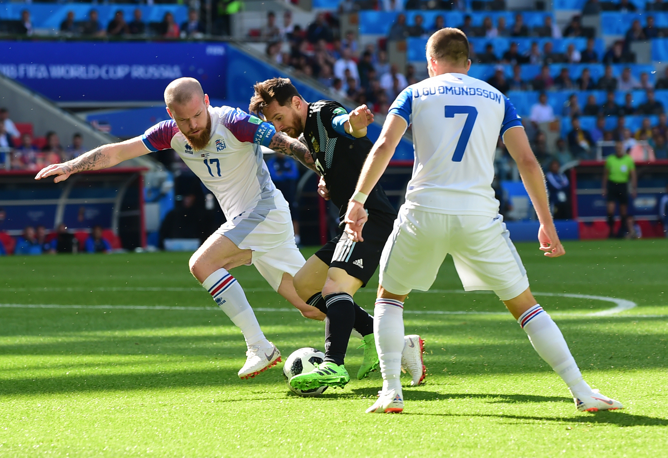 关于冰岛队与斯洛文尼亚队展开生死对决，谁能脱颖而出的信息