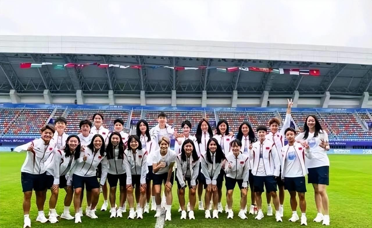 国内女足勇敢出征，迎接比赛挑战