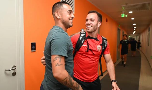 一场备受瞩目的足球比赛将带来何种惊喜？