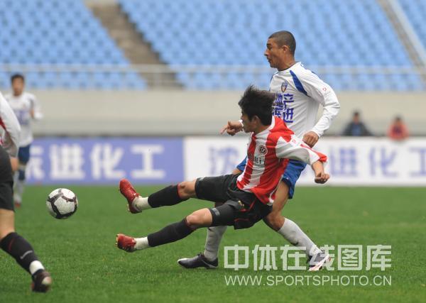 包含谢菲联苦战全场，收获宝贵一分的词条