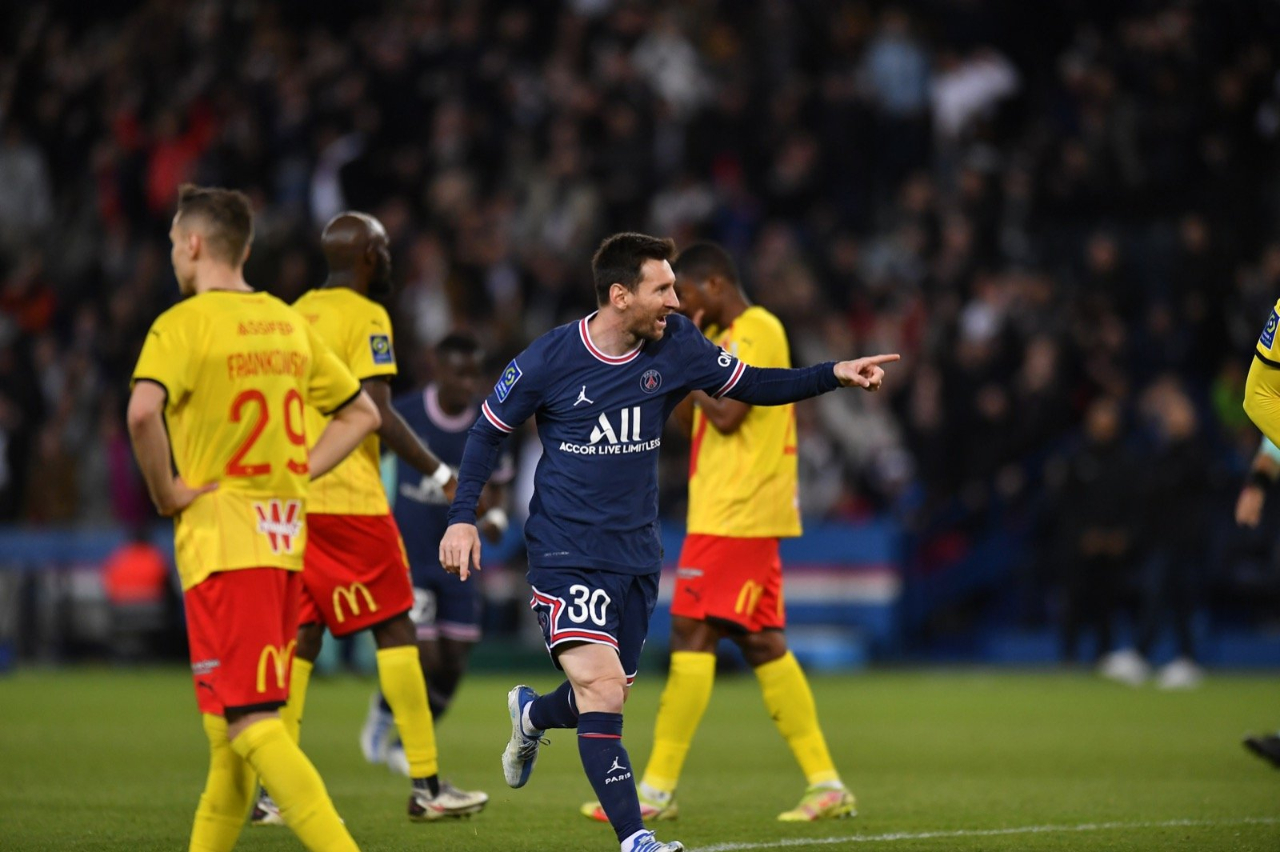 明星之光：梅西破门助巴塞罗那夺得胜利