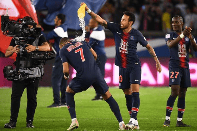 亚眠球员遭遇人员伤情，备战出现困难局面，团结协作共克难