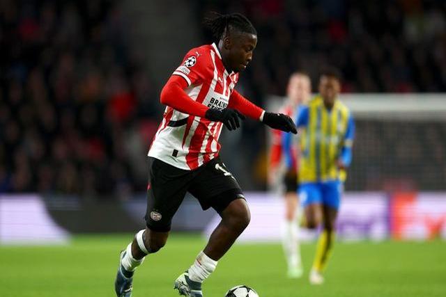 包含埃因霍温球员表现出色，助力球队在德甲立足的词条