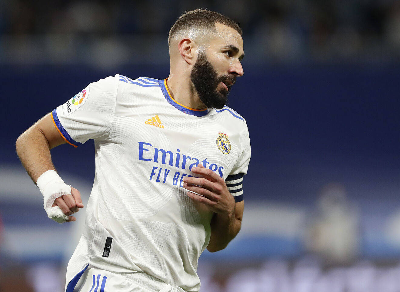 包含马赛队球员士气高涨，冲击联赛榜首的词条