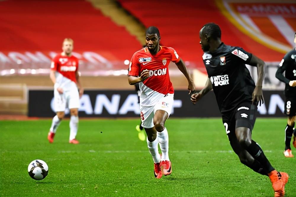 包含卡昂主场不敌雷恩，告别近期不败纪录的词条