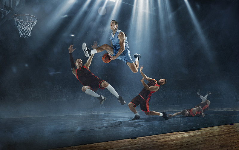 球员们备战比赛，展现精湛球技