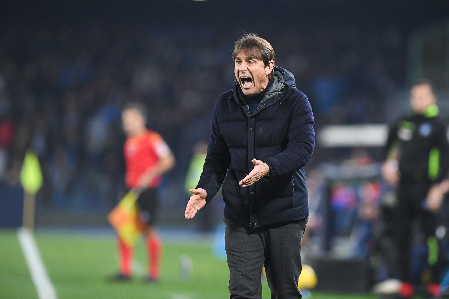 关于那不勒斯中场断球抢抢，制造威胁的信息