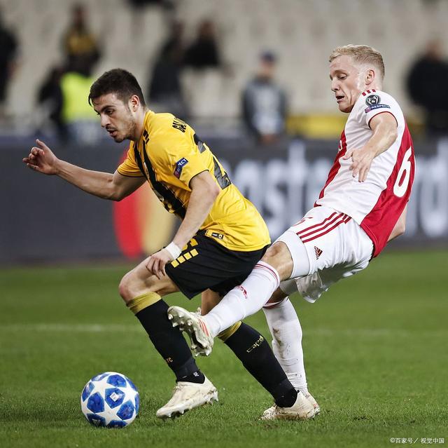 阿贾克斯取得关键胜利，进入半决赛