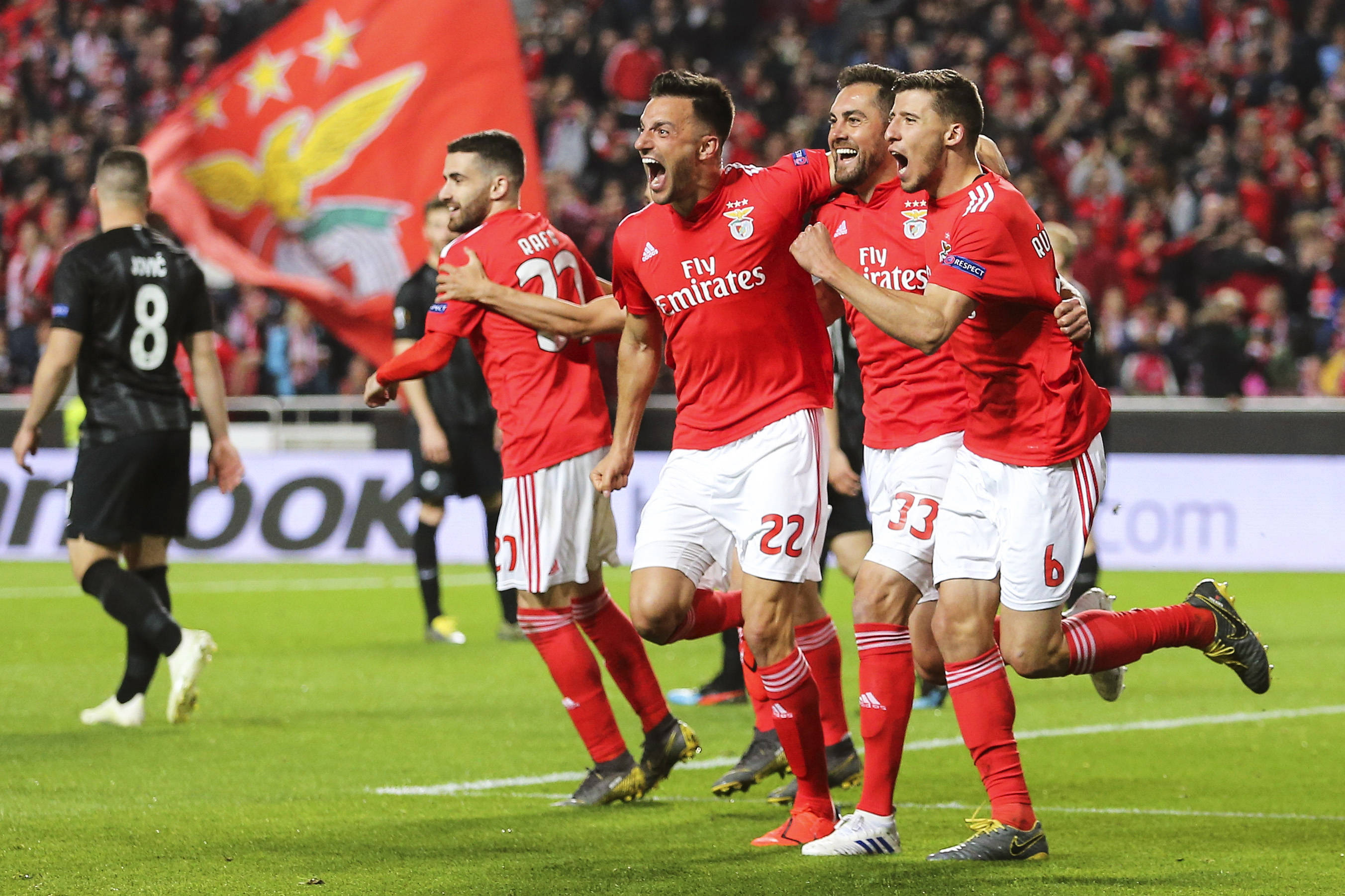 阿贾克斯取得关键胜利，进入半决赛