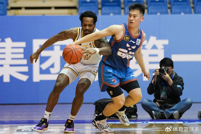 恒大崛起：胜上港豪取六连胜，冲击冠军宝座！