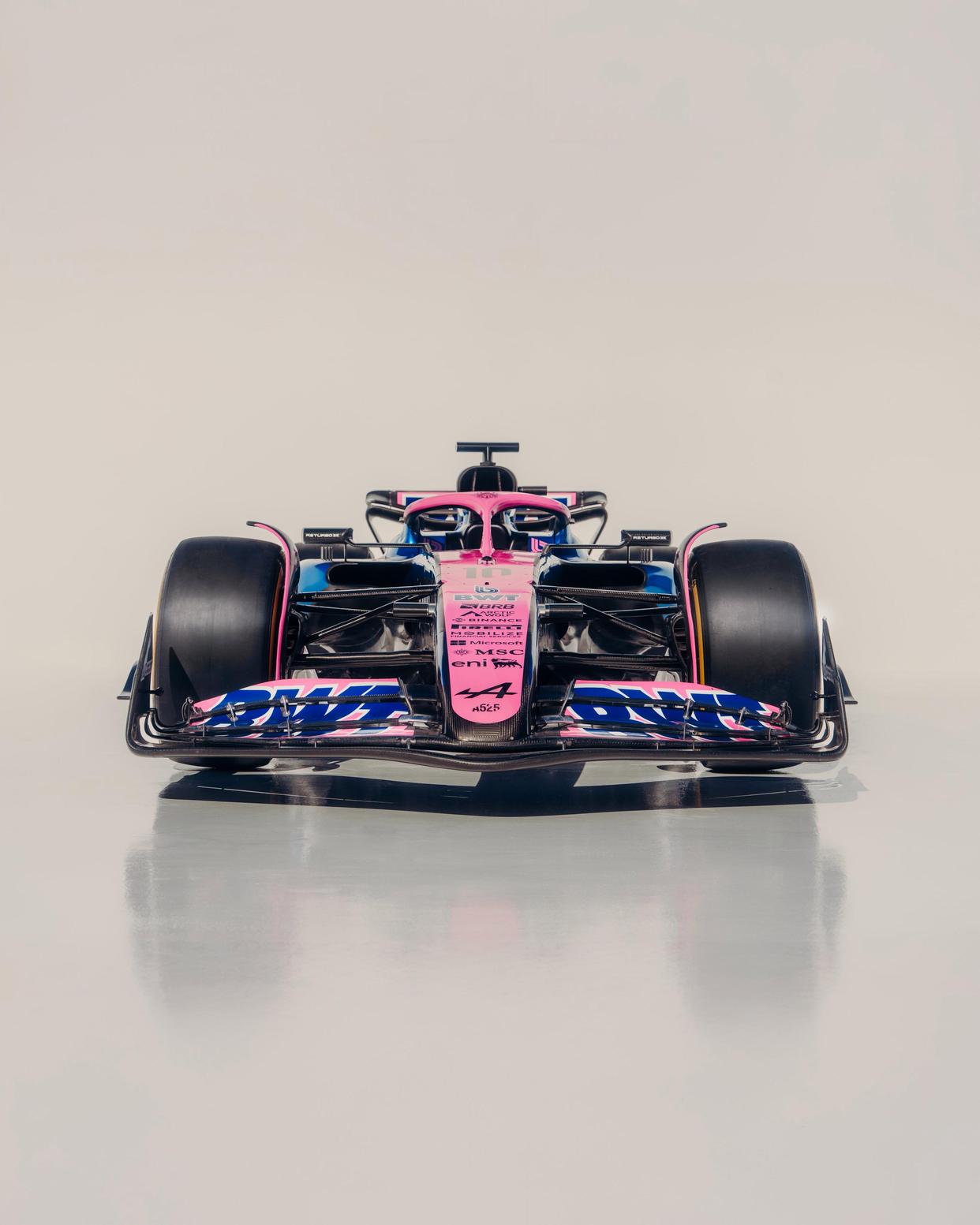 关于阿斯顿马丁险胜红牛二队，汉密尔顿惊艳四座的信息