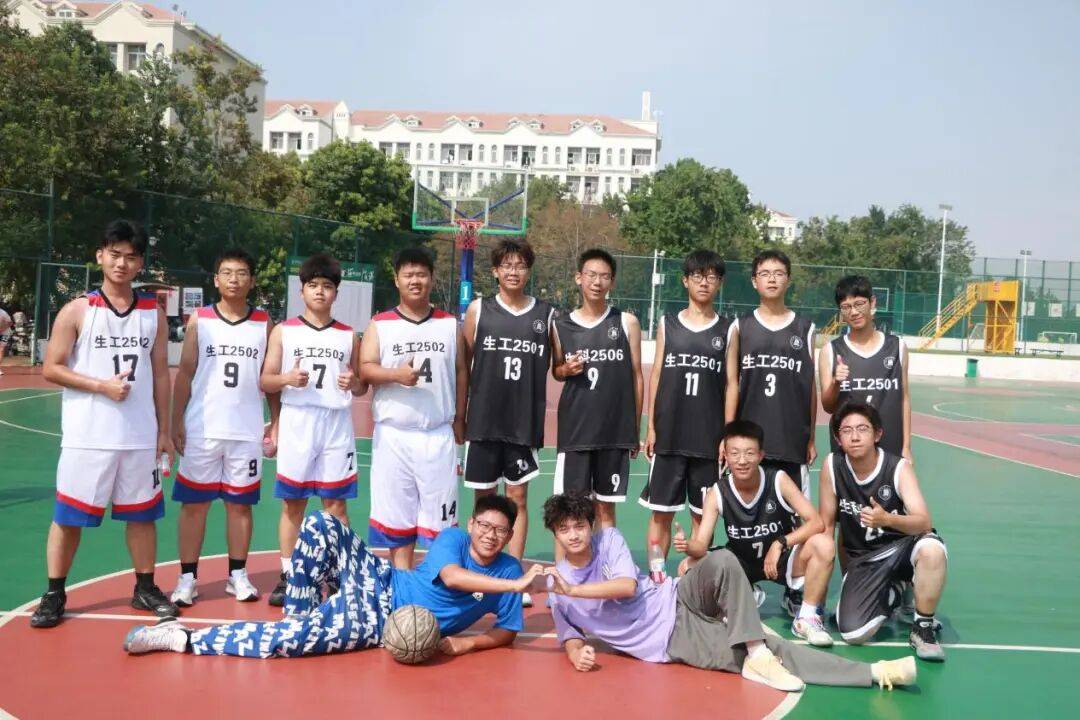 全球杯篮球比赛中球员的留念照片走红网络的简单介绍