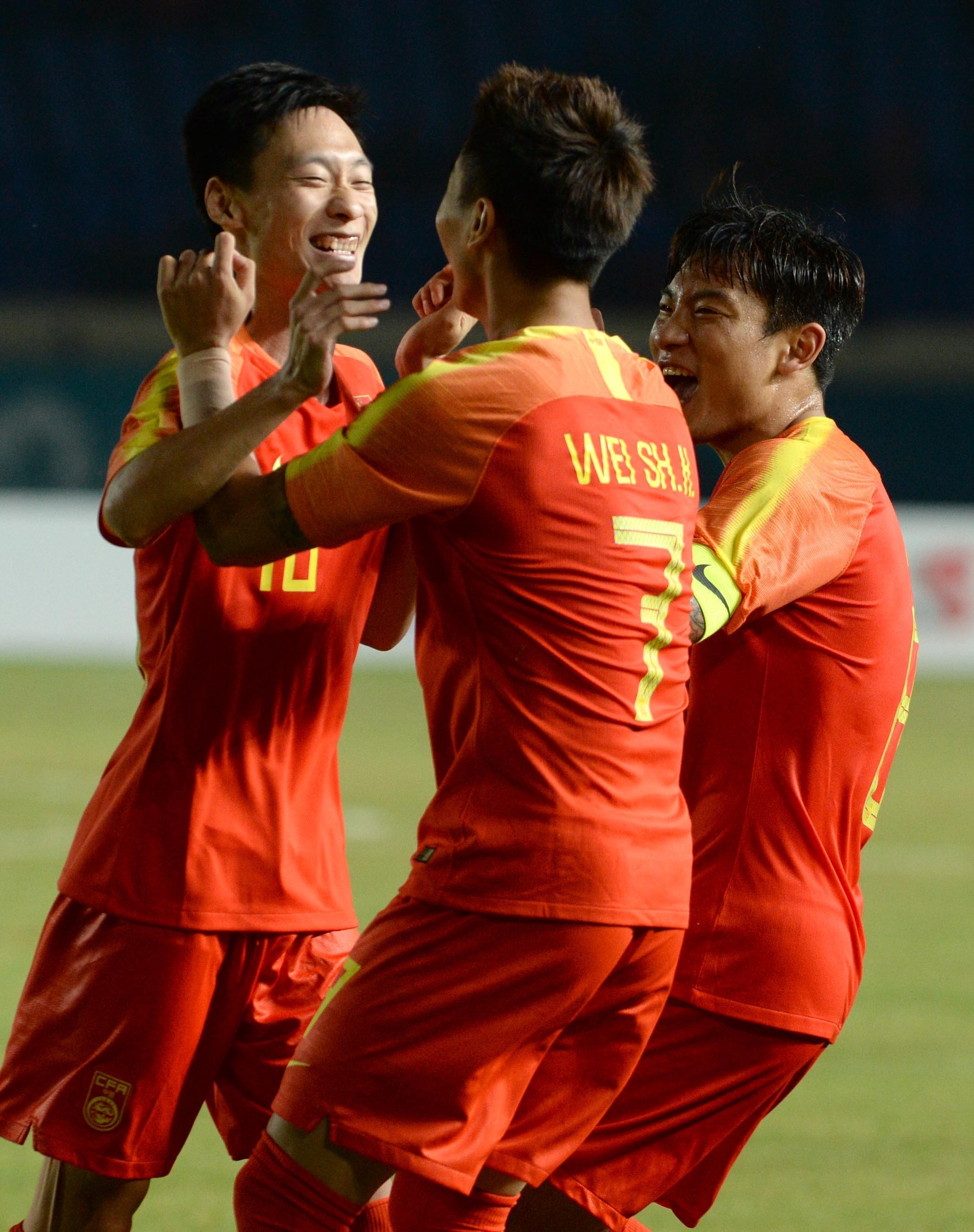 阿联酋球员出征亚洲杯赛事，备战小组赛