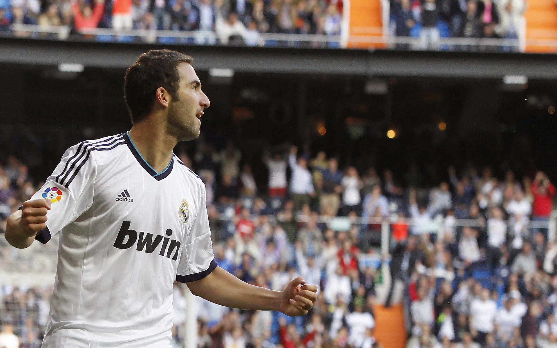 赛道之外，F1新赛季揭幕战与中国防守的战术共鸣