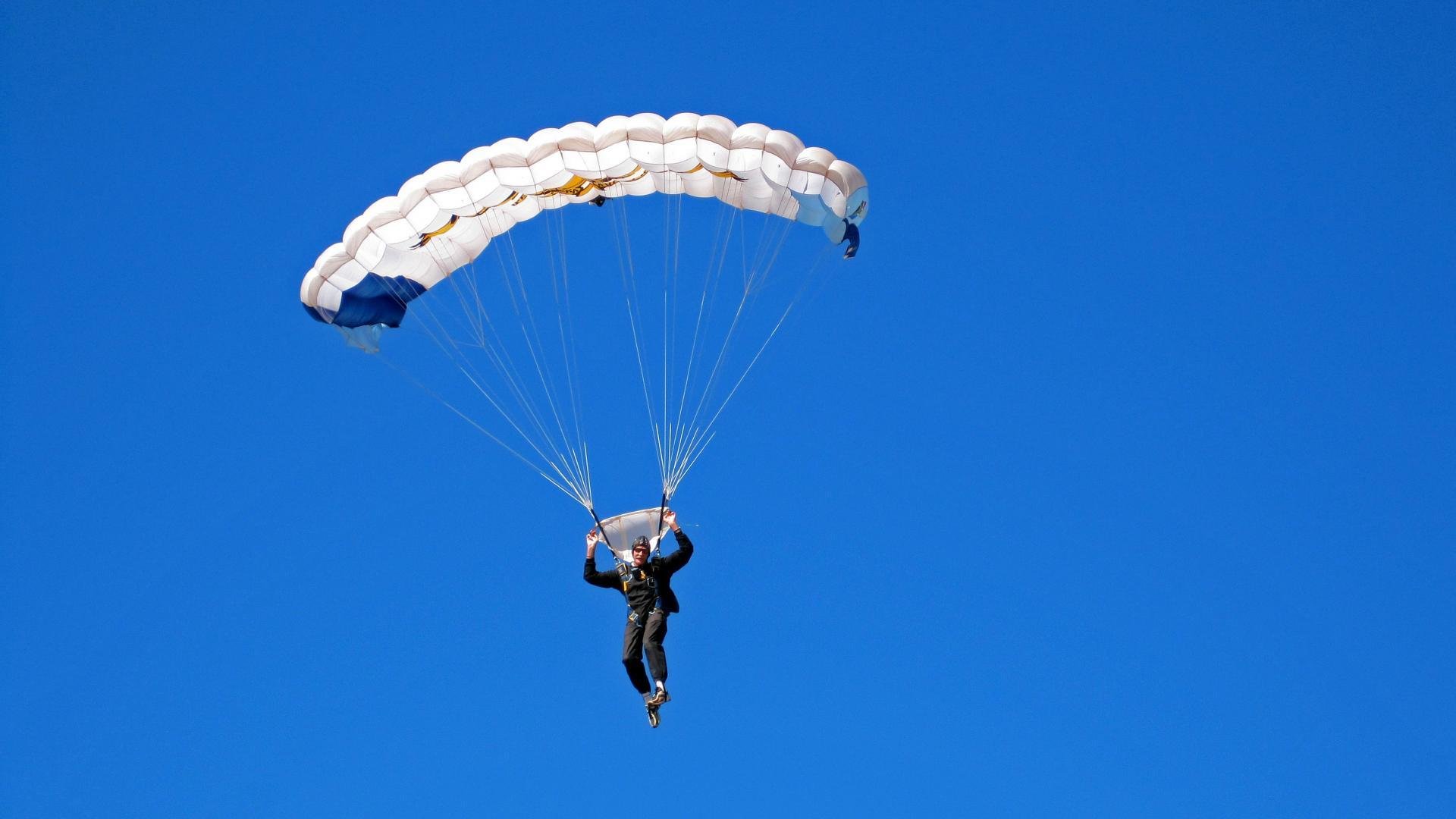 F1年度争冠之夜,库里式完全无解的对手如何改写历史?