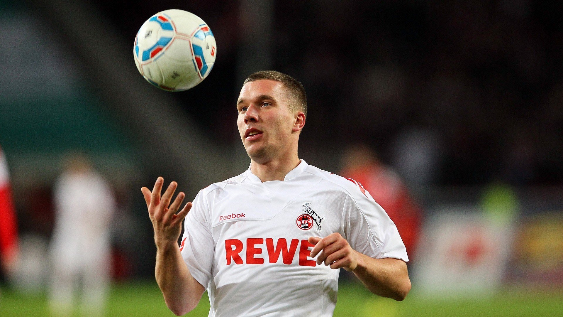 范戴克的双重征服，从温布利到伯纳乌，一个后卫的时代宣言